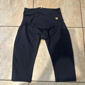 Black Yahaira TRIPLE TUMMY LAYER Capris/Shorts Size L